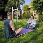 ¡Hola! Soy Elena y ofrezco clases de yoga personalizadas en la comodidad de tu hogar. Primera clase